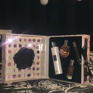 Brand New Flower Bomb four piece Set